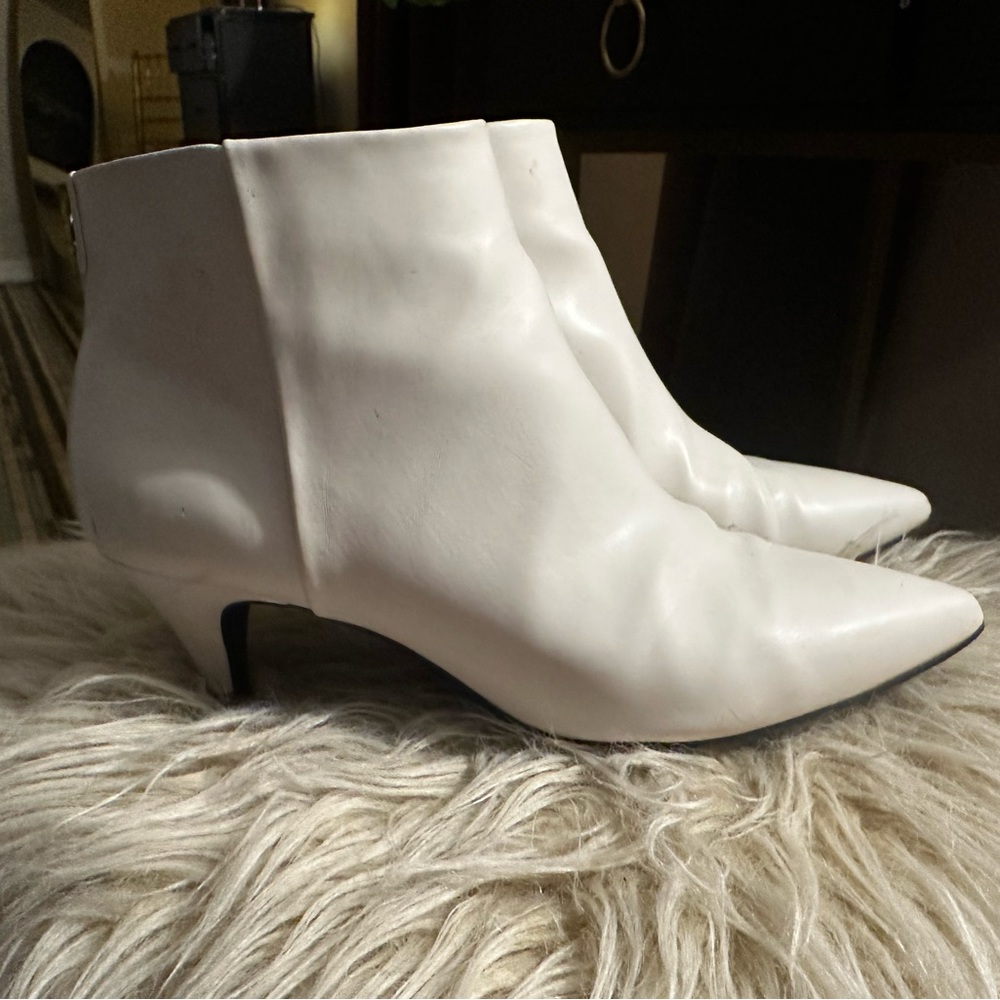 Sam Edelman White Ankle Low Heeled Pointed Toe Booties Size 6.5 37
